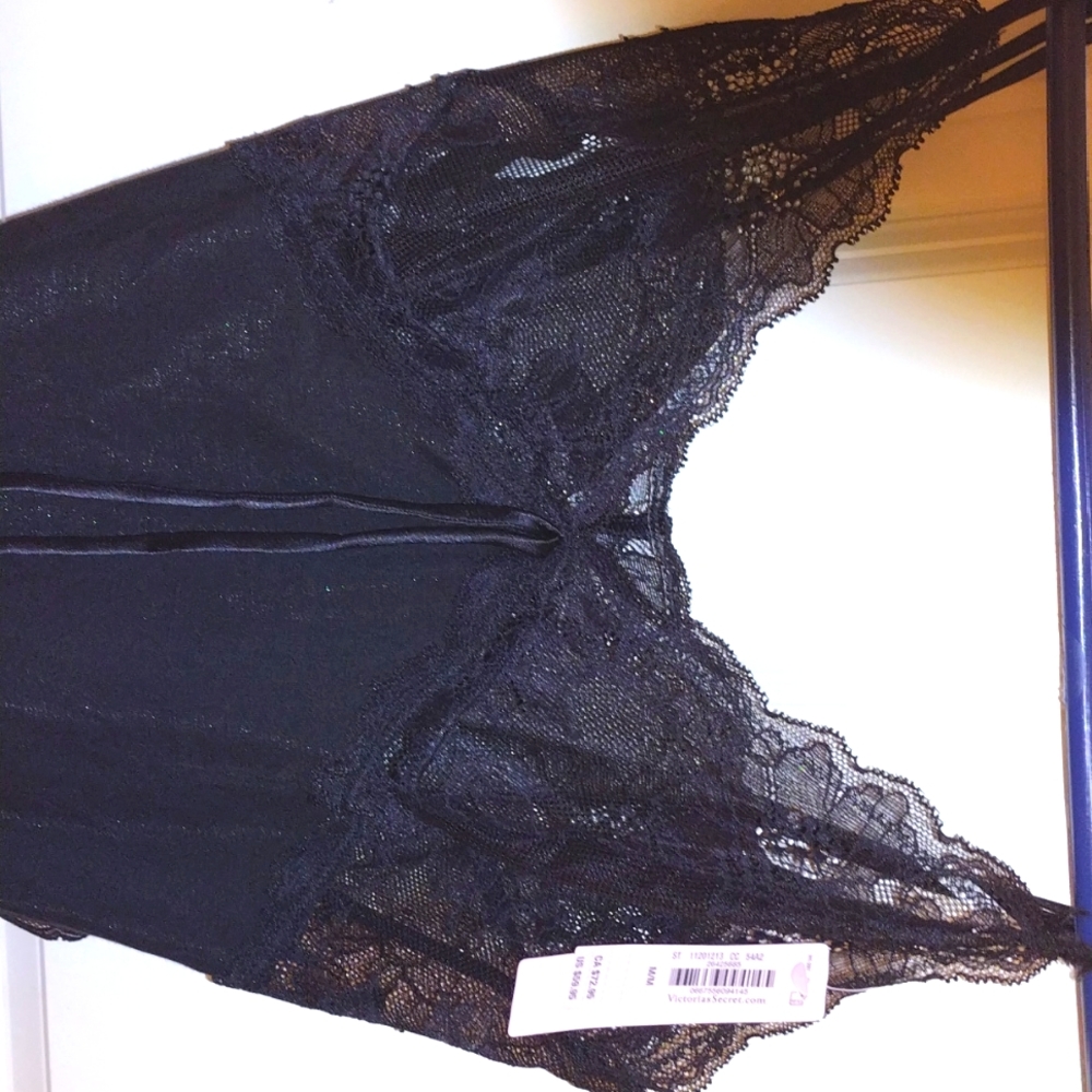 Victoria Secret - Picture 4 of 4